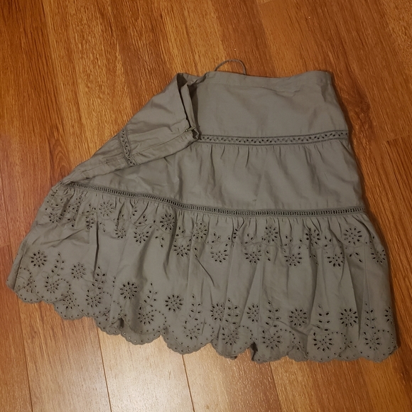 American Eagle Miniskirt Size 0 (fits size 4) - Picture 2 of 3